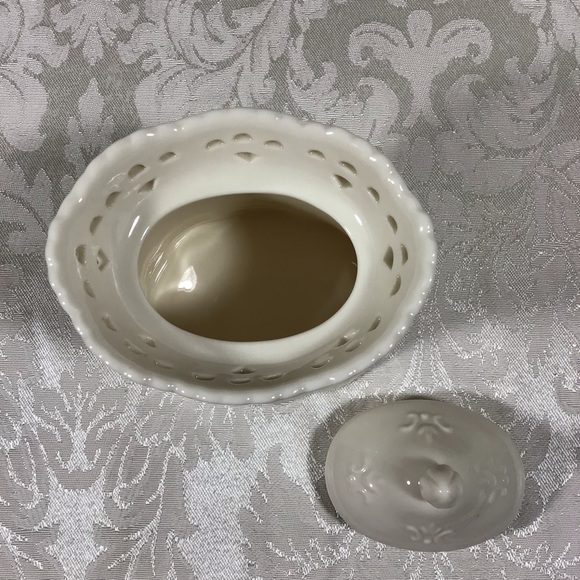 Skye McGhie Cream Lace Fine Porcelain Covered Sugar and Creamer Set - Picture 8 of 10